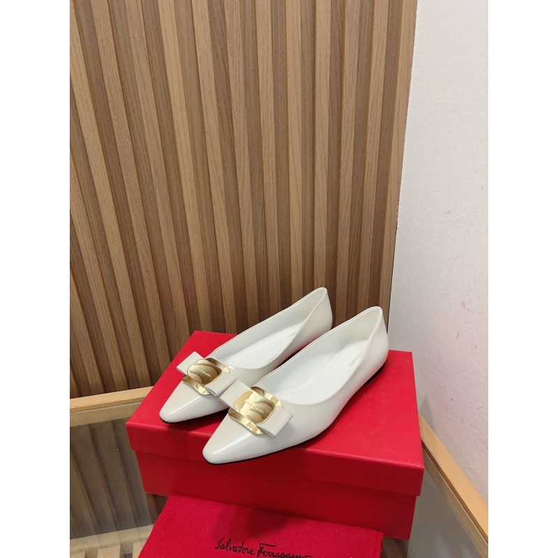 Ferragamo flat shoes
